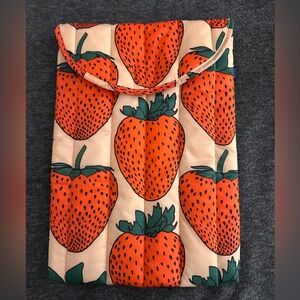Baggu 16” Laptop Sleeve in Strawberry EUC